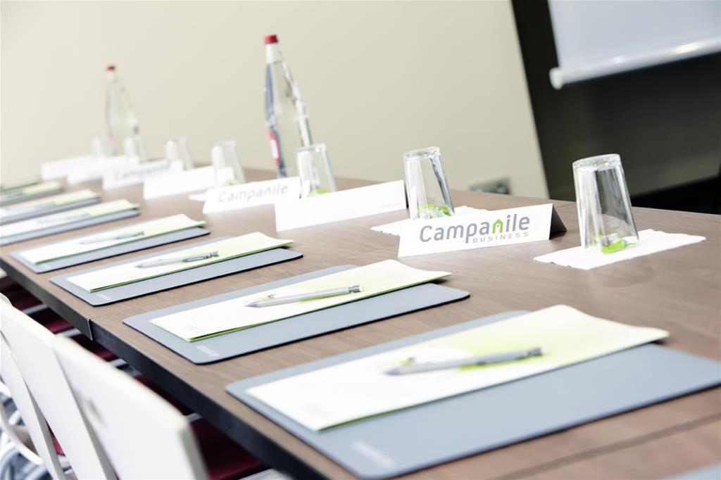 Отель Campanile Saint-Quentin-En-Yvelines Монтиньи-ле-Бретонё Экстерьер фото